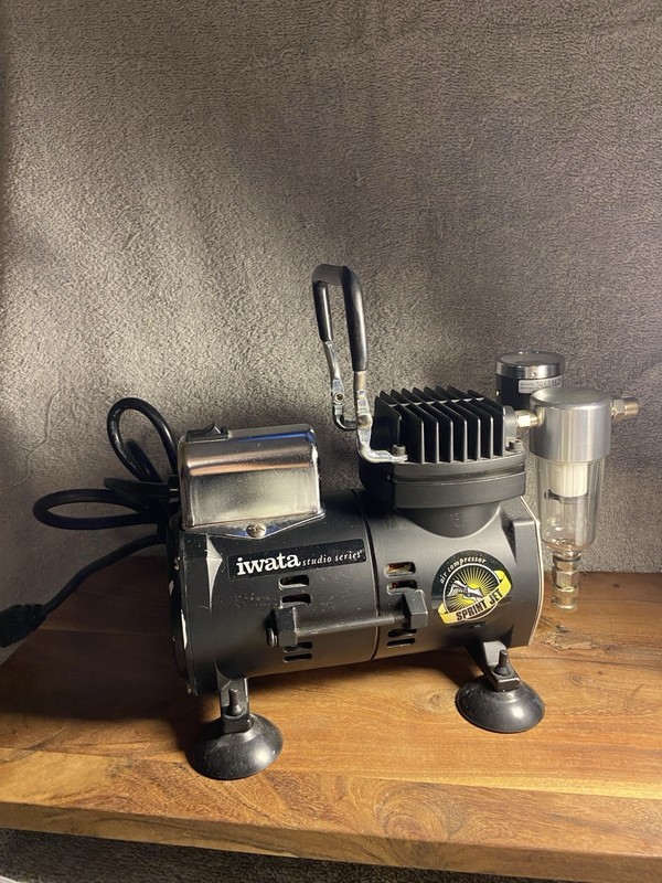 Air brush sprayer Iwata Studio Series Sprint Jet Single Piston Air Compressor