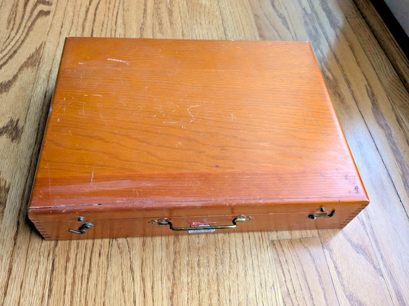 Vintage Sargent Artists Dovetail Wood Box with Paints 9.5″ x 12.5″