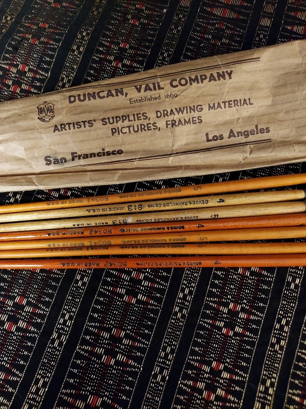 Antique DEVOE & RAYNOLDS Oil Paint Brushes #4 #5 Round & Flat Lot of 7 gallery
