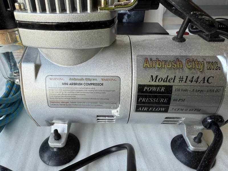 Airbrush City Compressor #1444AC + 4 Airbrush Kits + Central Pneumatic Set gallery