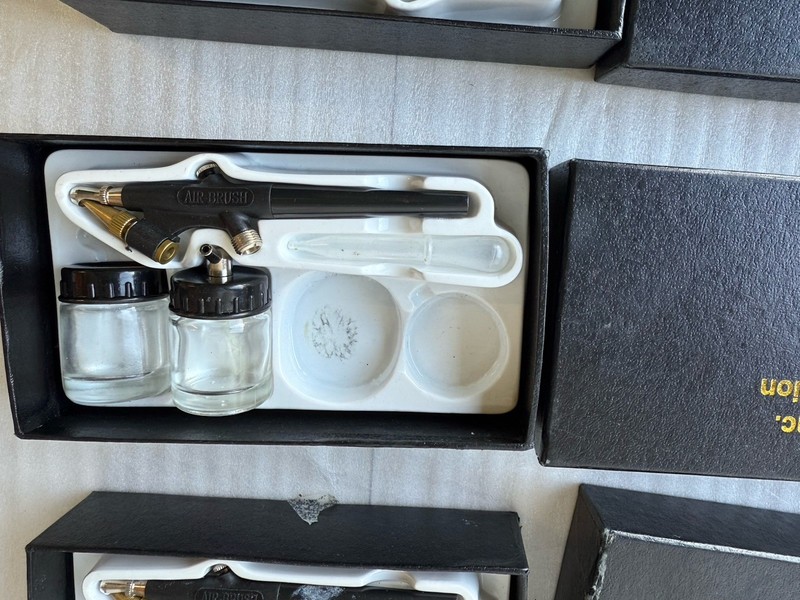 Airbrush City Compressor #1444AC + 4 Airbrush Kits + Central Pneumatic Set gallery