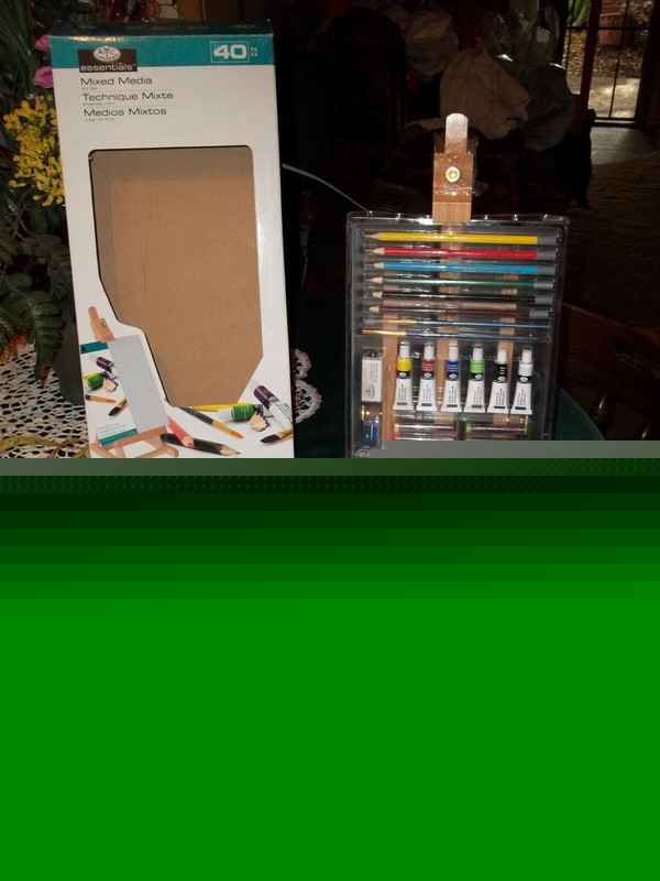 MIXED MEDIA ART SET WITH PAINTS , PASTELS, COLORED  PENCILS, ADJ EASEL, 40 PIECE