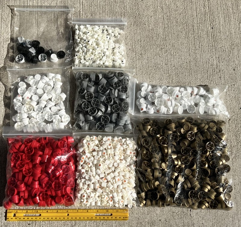 Bundle Of 1,100+ New Miscellaneous Graffiti Mural Art Spray Paint Can Tips Caps